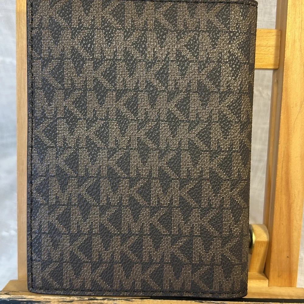 NWOT Michael Kors wallet/passport holder